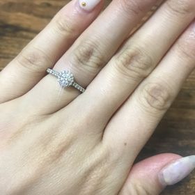 【銀座ダイヤモンドシライシの口コミ】 華やかなデザインが好きで、普通のデザインでは嫌だったこともあり、他に…