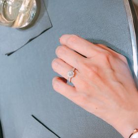 【ヴァン クリーフ＆アーペル(Van Cleef & Arpels)の口コミ】 ダイヤの美しい輝きと、デザインが気に入り購入を決めました。カジュアル…