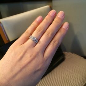 【エクセルコダイヤモンド(EXELCO DIAMOND)の口コミ】 セットでつけた時に、華やかになるようなミル打ちのデザインで探してまし…