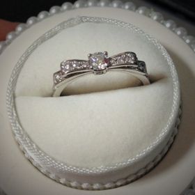 【ヴァンドーム青山(VENDOME AOYAMA)の口コミ】 婚約指輪は、普段使いができて、尚且つデザインが可愛いものが欲しかった…