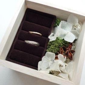 【DONO by AI KOMORIの口コミ】 婚約指輪を作った際、とても気に入ったので、結婚指輪もこちらにお願いす…