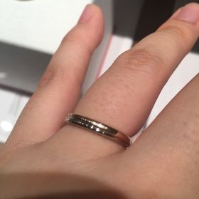 【銀座ダイヤモンドシライシの口コミ】 伝統あるブランドということと、デザインが気に入ったので決めました。特…