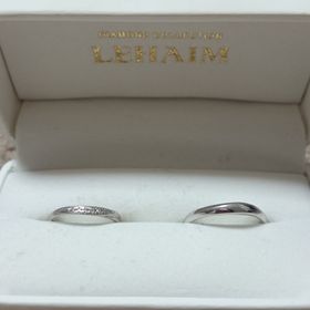 【LEHAIM(レハイム)の口コミ】 婚約指輪を見に行った時に一緒に見せてもらいました。シンプルな婚約指輪…