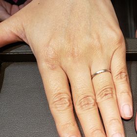 【アイプリモ(I-PRIMO)の口コミ】 指輪をつけたことがなく、普通の指輪だと光りすぎて躊躇していたところ、…