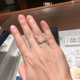 【銀座ダイヤモンドシライシの口コミ】 「天使のはしご」という意味をもつデザインの指輪でした。V字の形がオシャ…