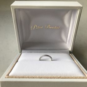 【PILOT BRIDAL(パイロットブライダル)の口コミ】 実際のリング幅よりも程よくボリューム感を感じるハーフエタニティリング…