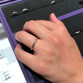 【HOSHI no SUNA 星の砂(ほしのすな)の口コミ】 線が細く、上品です。男性向けの指輪の写真を撮り損ねてしまったのですが…