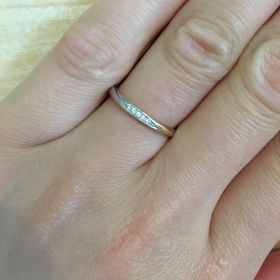 【俄(にわか)の口コミ】 指輪のデザインが他にはあまりない、確かプラチナとピンクゴールドのコン…