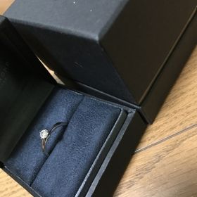 【ラザール ダイヤモンド(LAZARE DIAMOND)の口コミ】 デザインを彼と二人で何がいいか考えて意見が合った指輪です。ダイヤモン…
