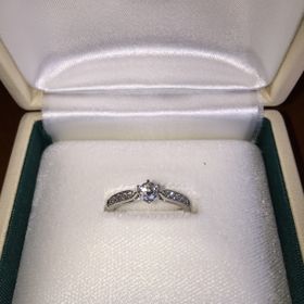 【IMPERIAL】の口コミ めったに指輪をはめないというのはもったいないと思い、普段使いできる、小...