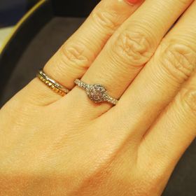 【ショーメ(CHAUMET)の口コミ】 さすがハイブランドと思えるような品の良いデザインです。
華やかですが、…