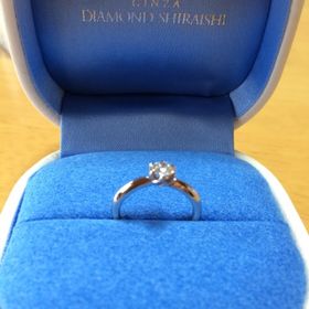 【銀座ダイヤモンドシライシの口コミ】 自分の指に似合うことが
大前提でした
なにぶん舞台が細い指なので
太いデ…