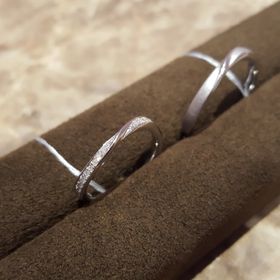 【EITO(エイト)の口コミ】 指輪を買おうと決めた当初は普段から使えるシンプルなものがいいなとおも…