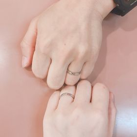 【銀座ダイヤモンドシライシの口コミ】 形は丸まで、ダイヤの入り方も、埋め込み式なのかリングのつなぎ目にある…