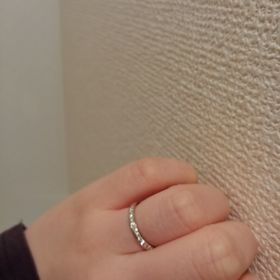 【銀座ダイヤモンドシライシの口コミ】 上下反転させると、ダイヤモンドが輝く側とマットなつや消し部分があるの…