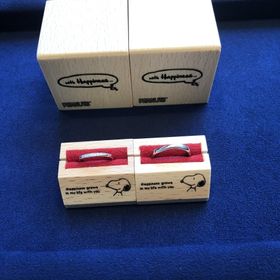 【with Happiness..の口コミ】 シンプルなデザインの指輪を探しており、私も夫も意見が一致したのでこち…