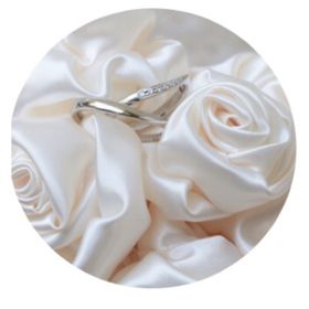 【Dolfani(ドルファーニ )の口コミ】 どのブランドの指輪も似たようなところがあり、大変悩んでいました。店員…