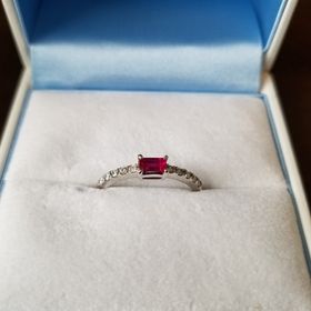 【GALA JEWELRY(ガラジュエリー)の口コミ】 私の誕生石のルビーをあしらったものを婚約者が探していて、なかなか既製…