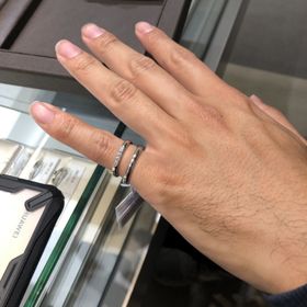 【アイプリモ(I-PRIMO)の口コミ】 指輪のデザインはめちゃめちゃ気に入りました。私がダイヤ入りで全くお揃…