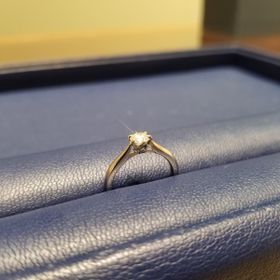 【銀座ダイヤモンドシライシの口コミ】 今回、銀座ダイアモンドシライシ金沢店さんにて、数ある婚約指輪からこの…