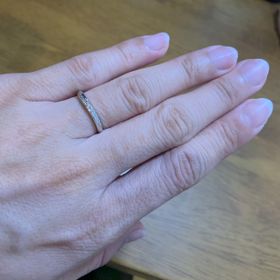 【銀座ダイヤモンドシライシの口コミ】 デザイン、太さ、ダイヤの輝きが理想でした♡
他店も色々回りましたが華奢…