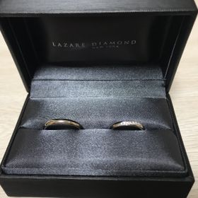 【ラザール ダイヤモンド(LAZARE DIAMOND)の口コミ】 最初はウェーブのもので探してましたが、指が綺麗に見えるのが真っ直ぐな…