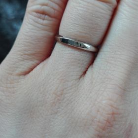 【MAYFAIR(メイフェア)】の口コミ ダイヤモンドはついていませんが、少しウェーブの入ったデザインで、少し動...