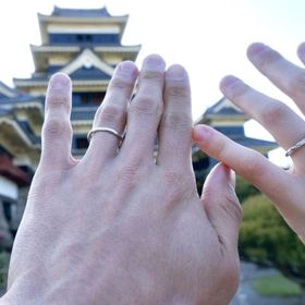 【銀座ダイヤモンドシライシの口コミ】 シンプルかつ、可愛いデザイン(妻の指輪)に満足し、即決でした。内側に、…