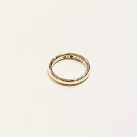 【TRECENTI(トレセンテ)の口コミ】 デザインや双子のダイヤで決めました。
小さなダイヤだけど、同じダイヤか…