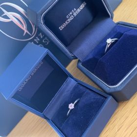 【銀座ダイヤモンドシライシの口コミ】 婚約指輪は妻と選びに行きました。
サプライズでプロポーズしたくて、先に…