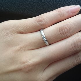 【ラザール ダイヤモンド(LAZARE DIAMOND)の口コミ】 角のあるごつごつしたデザインが苦手だったので、なるべくシンプルかつ少…