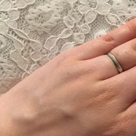 【Miss Platinumの口コミ】 指輪のデザインを主人とお揃いにしたかったので、男女共に似合う太さのも…
