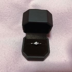 【アイプリモ(I-PRIMO)の口コミ】 ウェーブがかかっており、小さすぎず大きすぎないダイヤがいいなと思って…