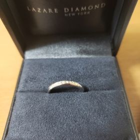 【ラザール ダイヤモンド(LAZARE DIAMOND)の口コミ】 エンゲージリングを探していましたが、一粒ダイヤは好みではなくてこちら…