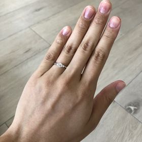 【TASAKI(タサキ)の口コミ】 デザインは王道ですが、シンプルで綺麗な婚約指輪だと思います。
彼が選ん…