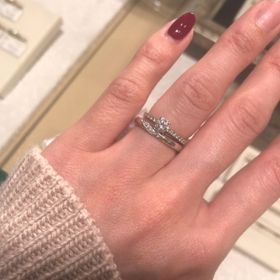 【A・D・A(エー・ディー・エー)の口コミ】 重ね付けした上で綺麗に見えるリングを探していました。比較的シンプルな…