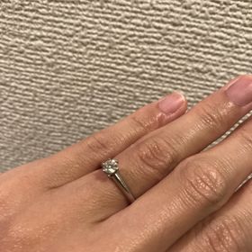 【ティファニー(Tiffany & Co.)の口コミ】 婚約指輪といえば一粒のダイヤモンド！ずっと憧れていたのでこの形しかな…