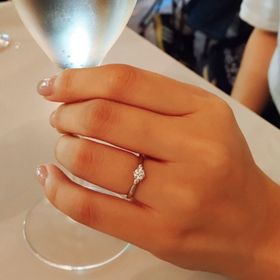 【俄(にわか)の口コミ】 普段使いしたかったので、立て爪ではないシンプルなものを探していました…