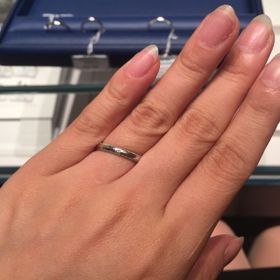 【銀座ダイヤモンドシライシの口コミ】 ミル打ちのリングを探していました。ダイヤモンド銀座白石さんは、一粒の…