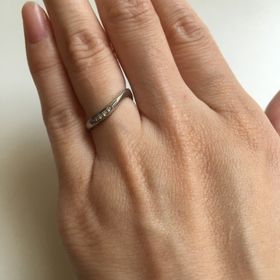 【JEWELRY  KAMATA(ジュエリーかまた)の口コミ】 ウェーブデザインの指輪を探しており、シンプルだけれどもオシャレで指が…