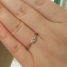 【アイプリモ(I-PRIMO)の口コミ】 シンプルな装飾ですがダイヤモンドの存在感がしっかりとしているのが気に…