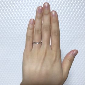 【Ponte Vecchio(ポンテヴェキオ)の口コミ】 ウェーブやV字、クロスなど、直線ではないものを探していました。クロスも…