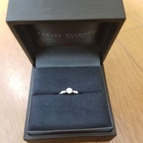 【ラザール ダイヤモンド(LAZARE DIAMOND)の口コミ】 指輪の決め手のまず1つ目は、キラキラ輝いているダイヤモンド。2つ目は、…