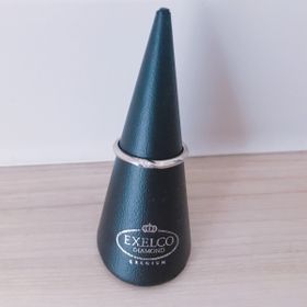 【エクセルコダイヤモンド(EXELCO DIAMOND)の口コミ】 あまりごつくなくシンプルなデザインが好みなのでストレートタイプで少し…