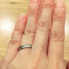 【ケイウノ ブライダル(K.UNO BRIDAL)の口コミ】 ストレートなデザインと、流れるような緩やかなカーブのデザインがあり、…