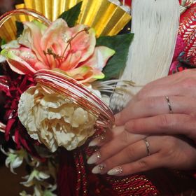 【GALA JEWELRY(ガラジュエリー)の口コミ】 ウェーブやV字のリングを探していたので色々なパンフレットやスマホなどで…