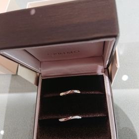 【アイプリモ(I-PRIMO)の口コミ】 ウェーブラインがとてもきれいで指なじみがよく、真ん中がプラチナになっ…