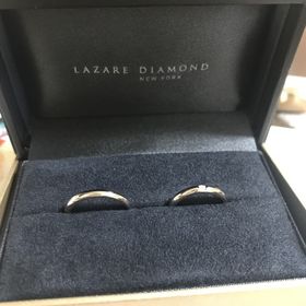 【ラザール ダイヤモンド(LAZARE DIAMOND)の口コミ】 デザインとカラーが気に入り、購入を決めました。購入した指輪は人目に触…