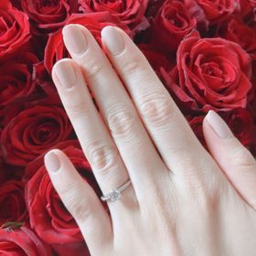 【COLANY(コラニー)の口コミ】 彼が私の好みそうな細めのデザインを選んでくれていました！一目惚れしま…