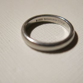 【ティファニー(Tiffany & Co.)の口コミ】 母が同じ形の結婚指輪だったので、迷うことなくこのシンプルな形の結婚指…